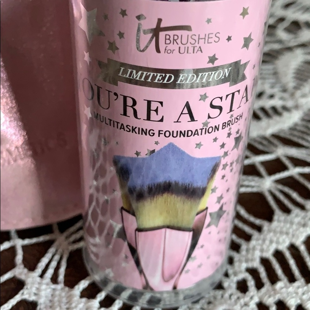 IT Cosmetics Brush & Case Duo